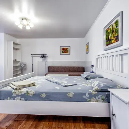 Lighthouse Apartments Lermontov - Traveler'S Choice Almaty Room photo